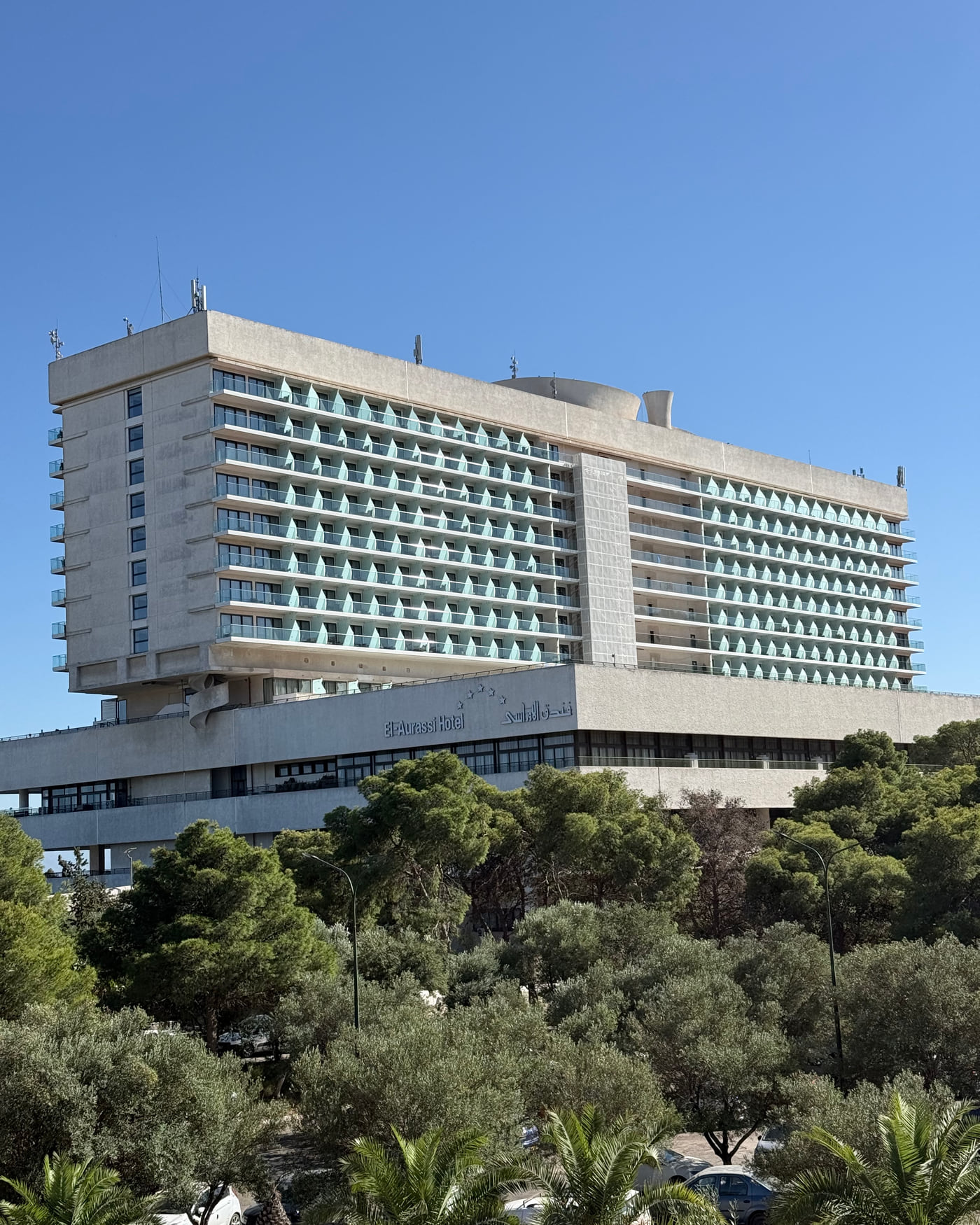 La façade de l'hôtel El Aurassi, côté Tagarins
