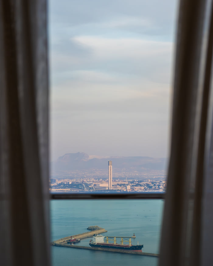 La baie d'Alger vue d'une chambre